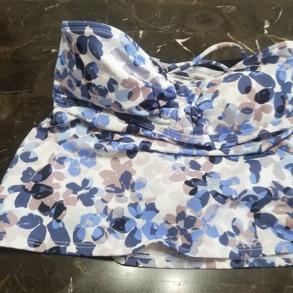 NEW SWIMSUIT - Picture 3 of 9